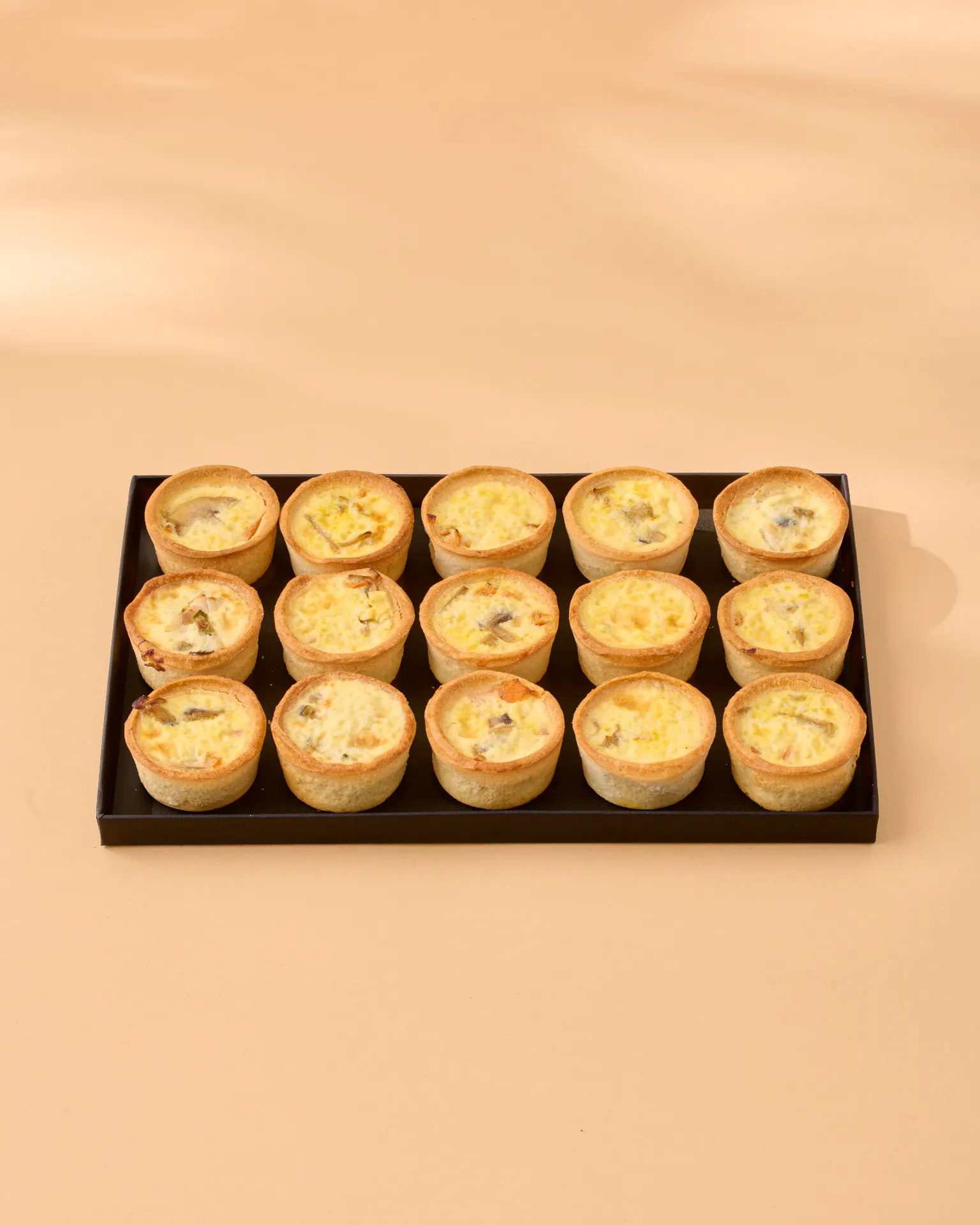 L'assortiment de finger food - les mini quiches carné 15pièces
